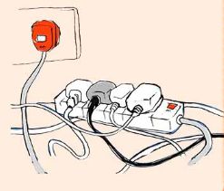 九游娱乐网站:巴掌大玩具车让一家5口陷入危机!这类隐患你家也有→(图8)