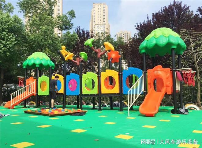 九游娱乐网站:广西南宁幼儿园滑梯的安全警示(图3)