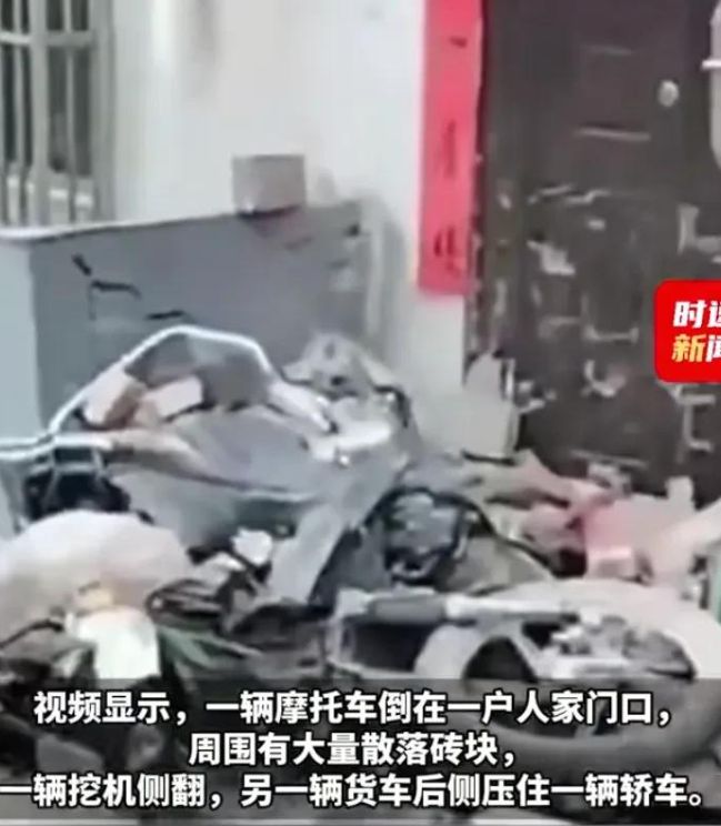 九游娱乐网站:6月1日儿童节山西晋城发生一场严重车祸现场一片狼藉(图2)