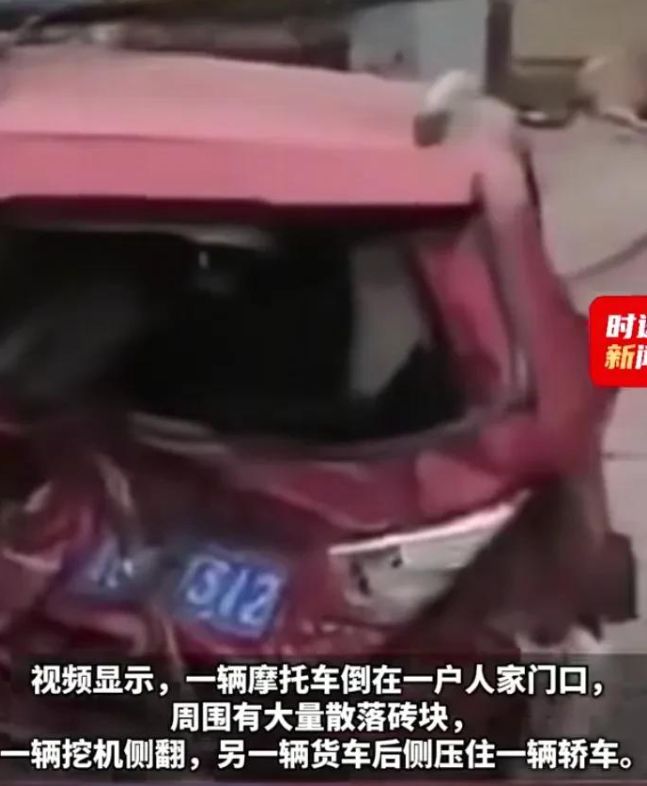 九游娱乐网站:6月1日儿童节山西晋城发生一场严重车祸现场一片狼藉(图3)