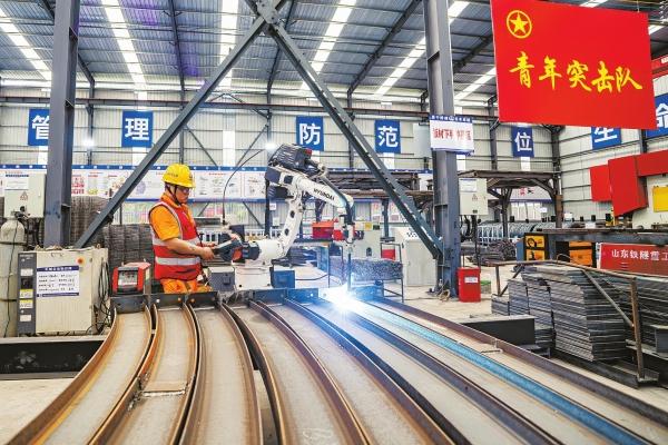 九游娱乐网站:【链上湖南——现代化产业体系调研行】湖南快速磁浮“贴地飞行”(图2)