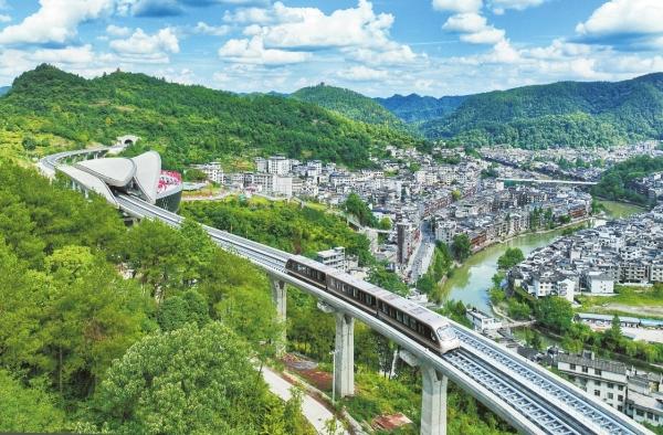 九游娱乐网站:【链上湖南——现代化产业体系调研行】湖南快速磁浮“贴地飞行”(图3)