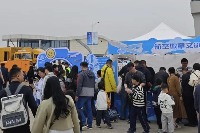 九游娱乐:吃着鸡排和拌粉看中外飞机竞技这是航空产业发展带来的新生活方式(图3)