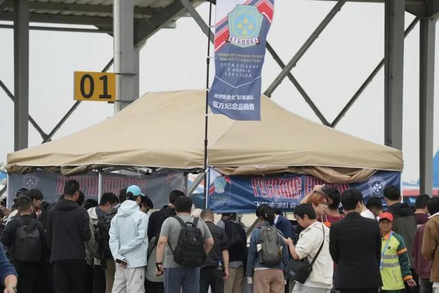 九游娱乐:吃着鸡排和拌粉看中外飞机竞技这是航空产业发展带来的新生活方式(图4)