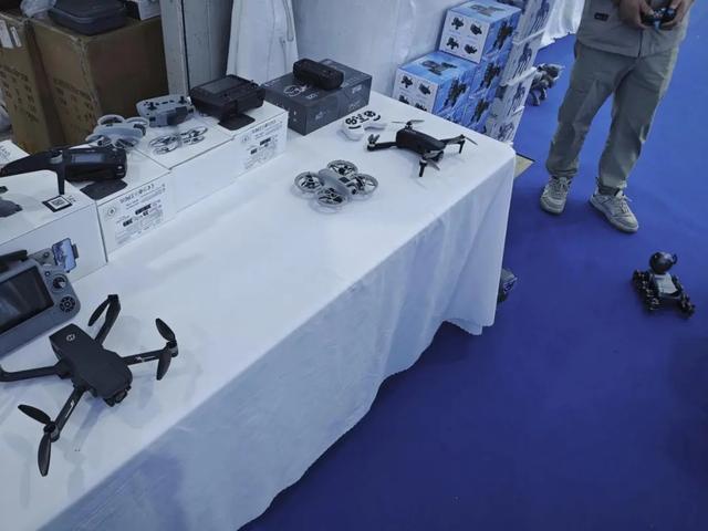 九游娱乐:吃着鸡排和拌粉看中外飞机竞技这是航空产业发展带来的新生活方式(图12)