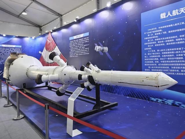 九游娱乐:吃着鸡排和拌粉看中外飞机竞技这是航空产业发展带来的新生活方式(图13)