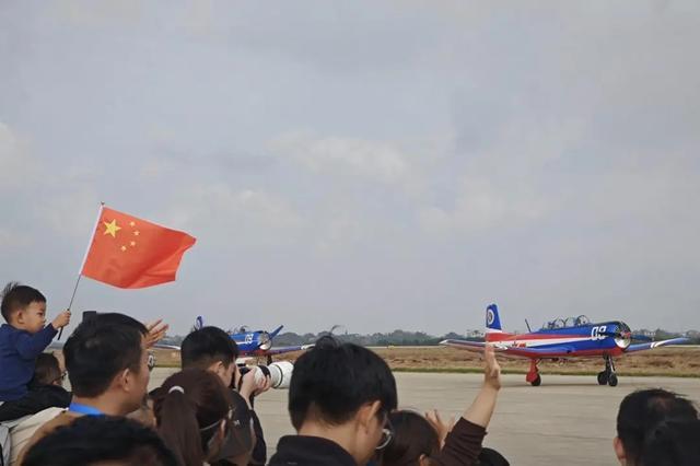 九游娱乐:吃着鸡排和拌粉看中外飞机竞技这是航空产业发展带来的新生活方式(图18)