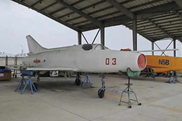 九游娱乐:吃着鸡排和拌粉看中外飞机竞技这是航空产业发展带来的新生活方式(图23)