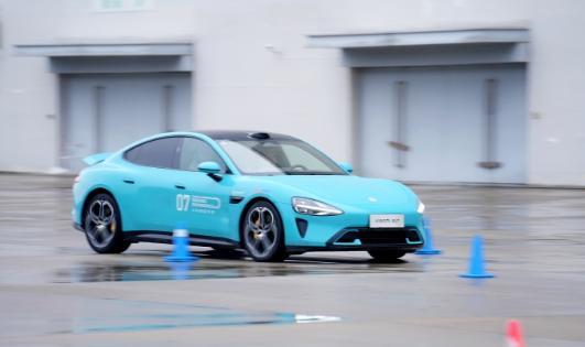 九游娱乐:雷军连发多条微博重申安全是小米汽车的基础和前提(图2)